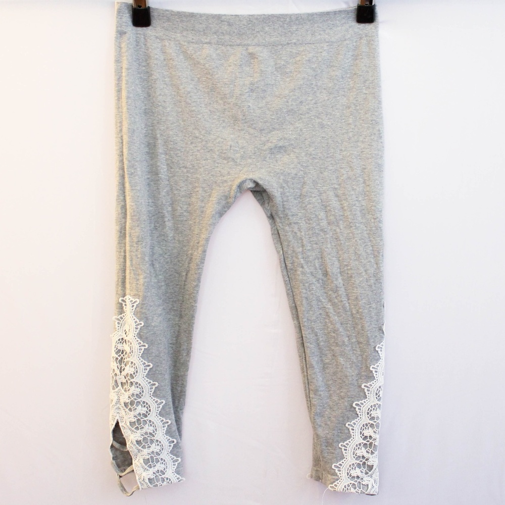 Gray Capri Leggings with White Lace